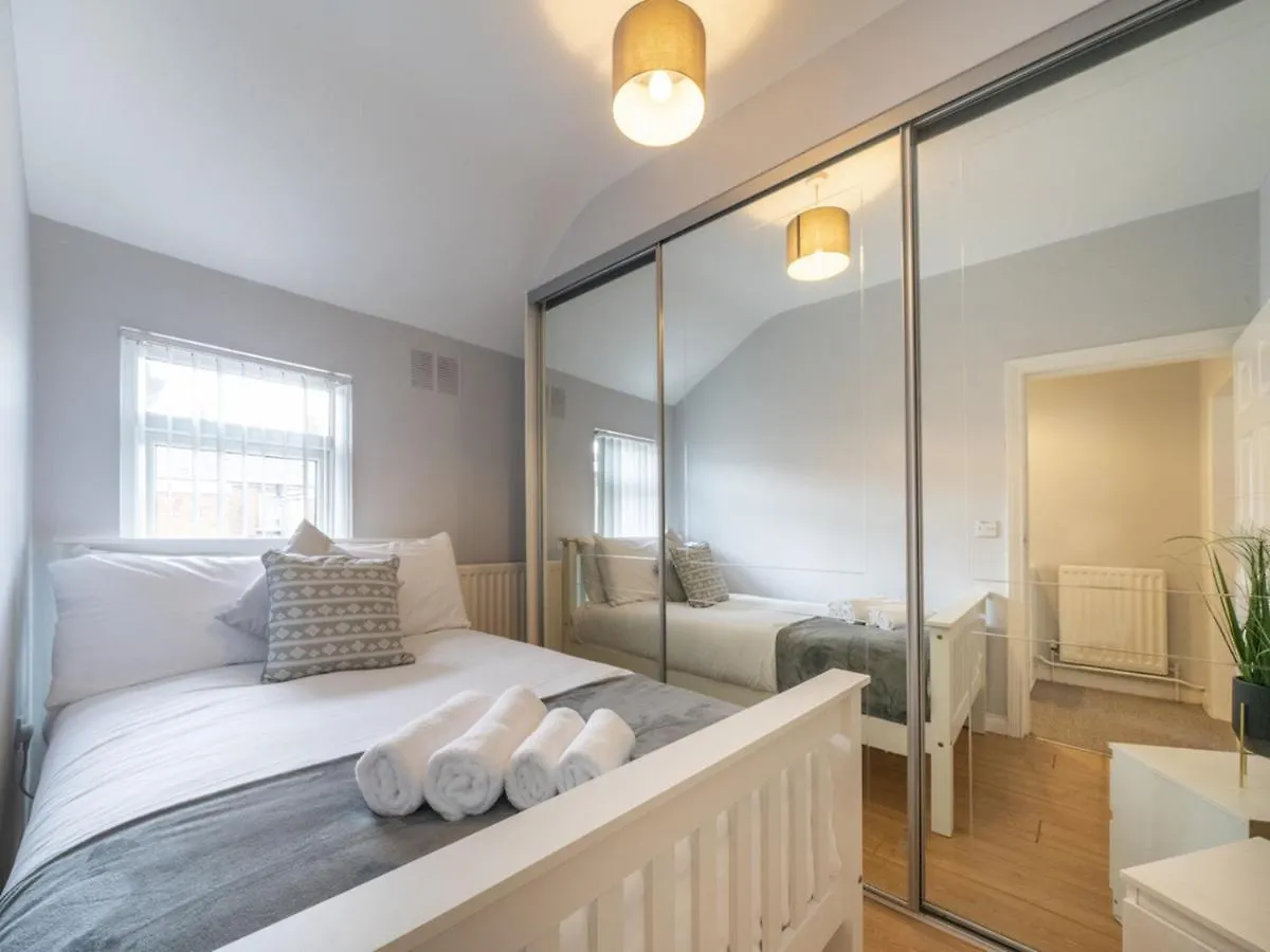 Pass The Keys Fab 2Br Home City Centre Local Belfast Feel Holiday home